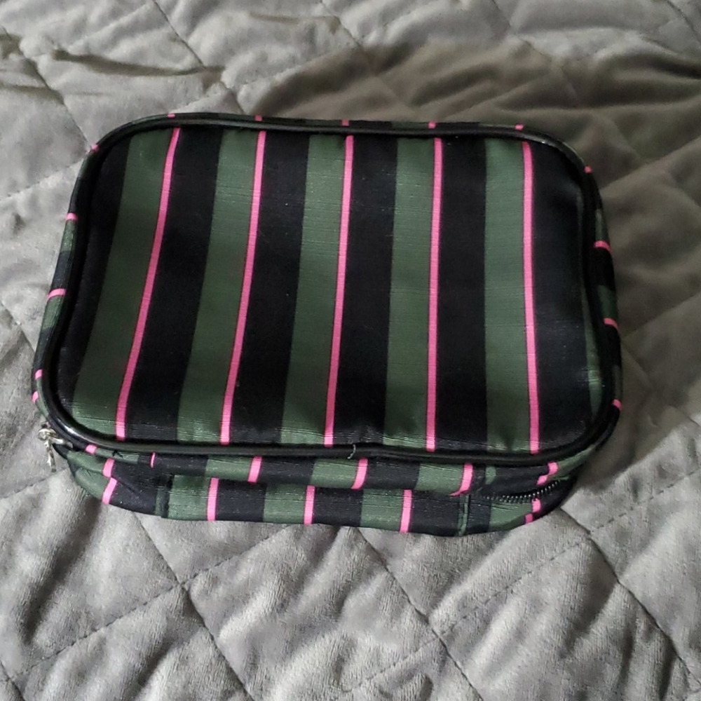 Small carry-case from Body Glove
